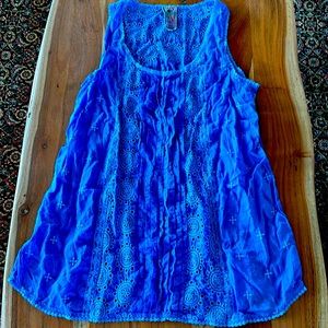 Johnny was sleeveless top